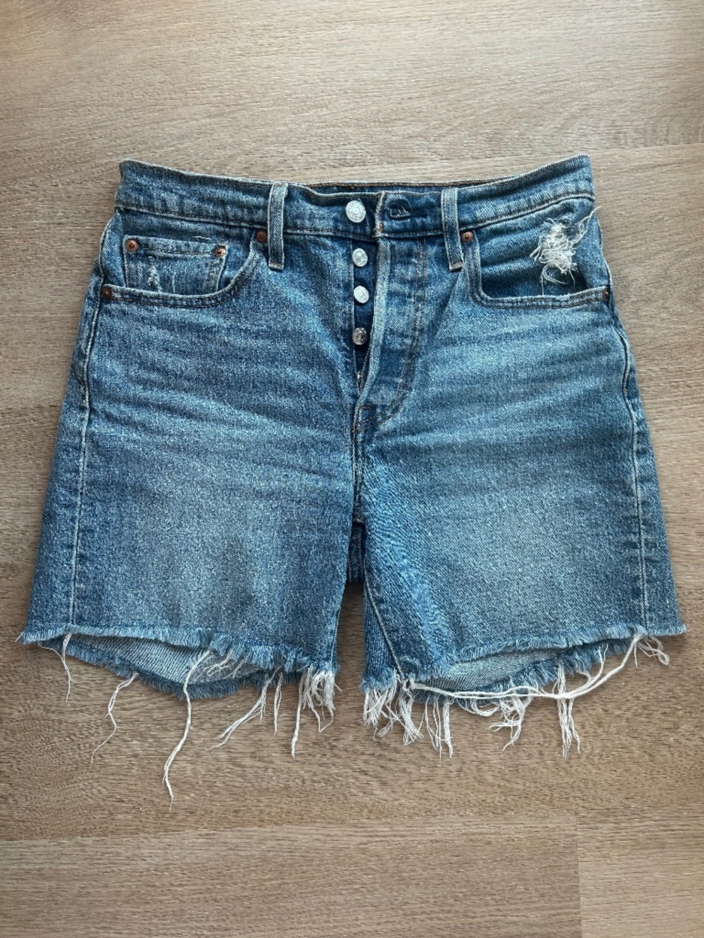 Levi 501 mid thigh shorts